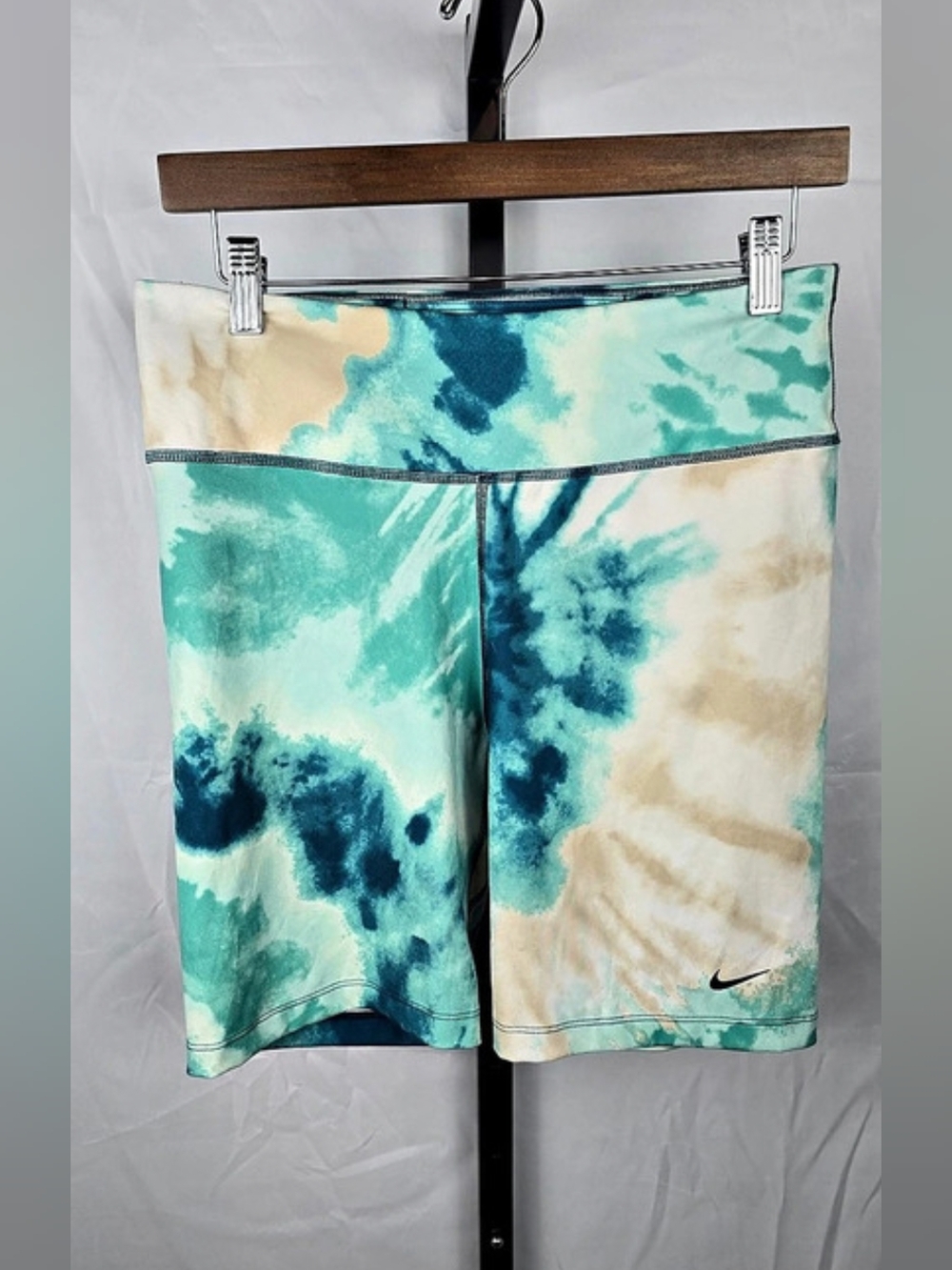 Nike Nike One Women's Mid-Rise 7" Tie-Dye Bike Training Shorts Size Large